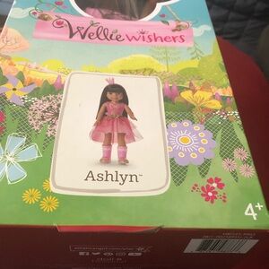 Ashlyn American Girl. In box, never been played with, missing crown.